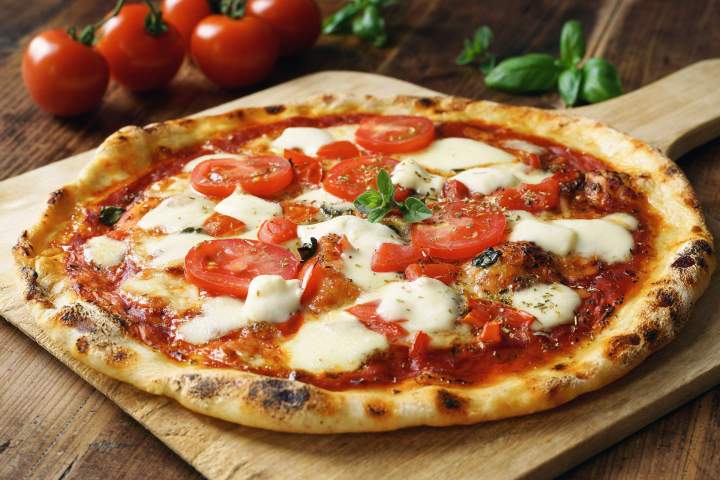 Des pizzas artisanales aux garnitures généreuses et toujours fraîches.
